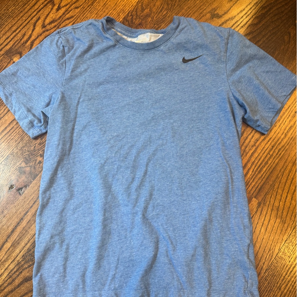 Nike Men's size small Heather Blue Short Sleeve Tee. Great condition